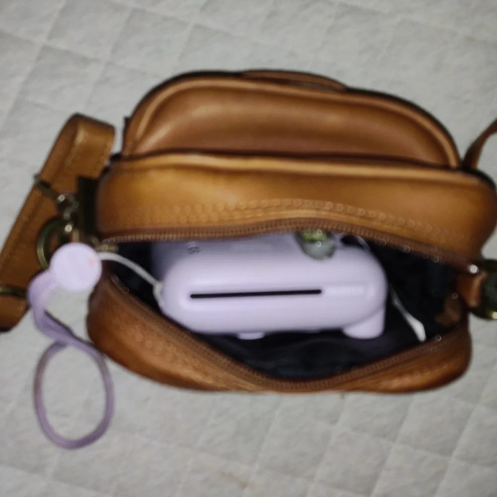 Instax, new with leather bag & fim in w extra film - Picture 8 of 8